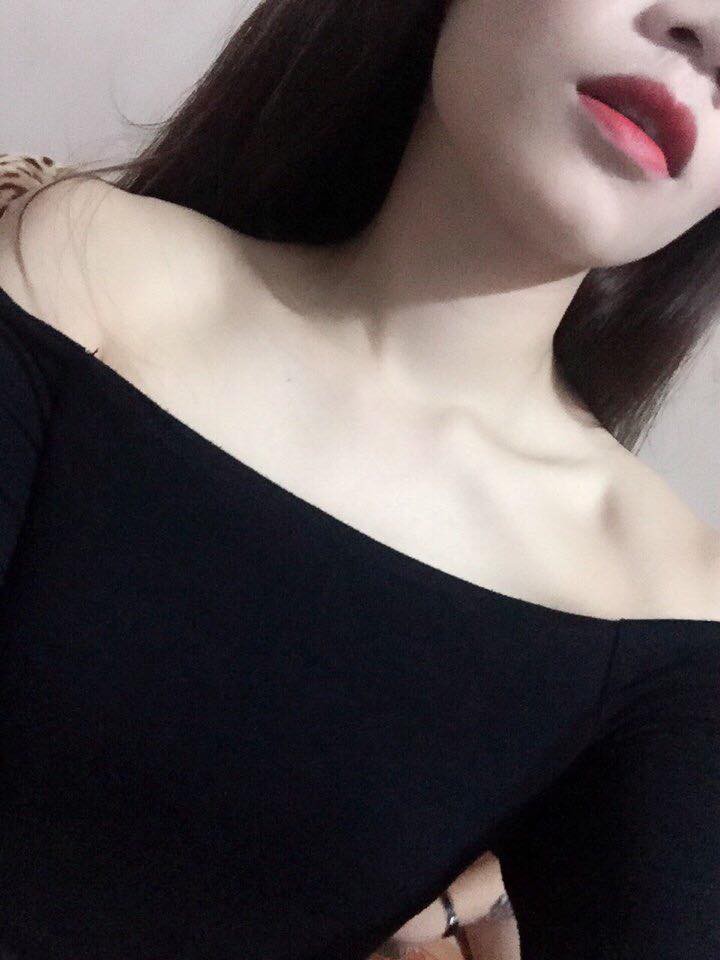 Khoe môi gợi cảm tiện thể khoe luôn ria mép, cô gái khiến cư dân mạng mắt xem ảnh tay nhặt mồm vì cười Khoe môi gợi cảm tiện thể khoe luôn ria mép, cô gái khiến cư dân mạng mắt xem ảnh tay nhặt mồm vì cười